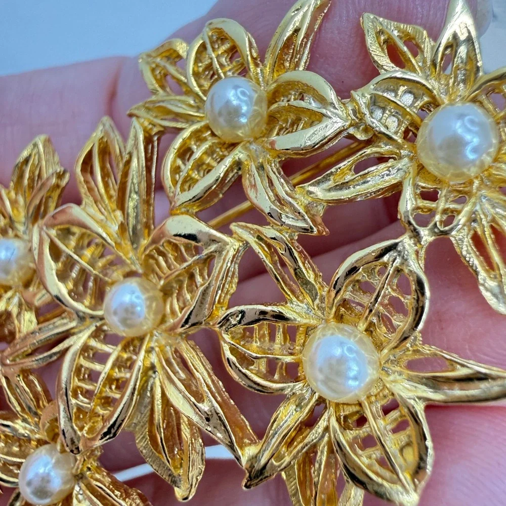 Vintage Floral Lily Brooch Faux Pearl Cluster Pin 3 Inch Large‎ Gold Tone